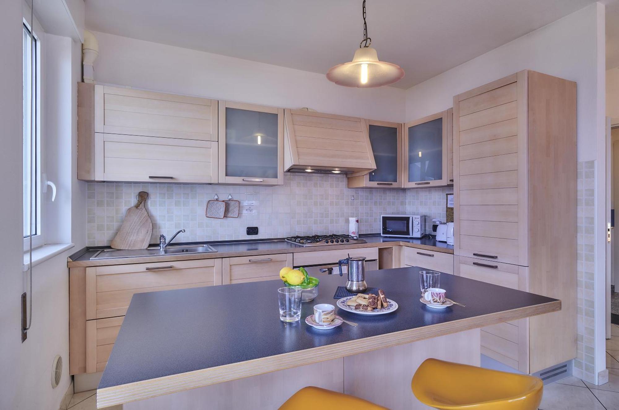 Balcony Lake View Apartment Льєрна Екстер'єр фото